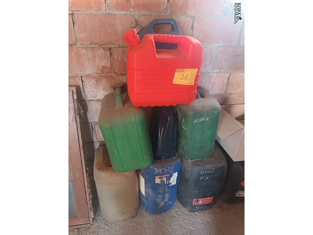 Lot 26 - bidons en bidons met producten. 11 stuks - afbeelding 3 van  5
