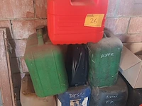 Lot 26 - bidons en bidons met producten. 11 stuks - afbeelding 3 van  5