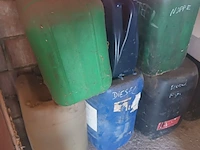 Lot 26 - bidons en bidons met producten. 11 stuks - afbeelding 5 van  5