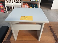 Lot 26 - bijzettafeltje