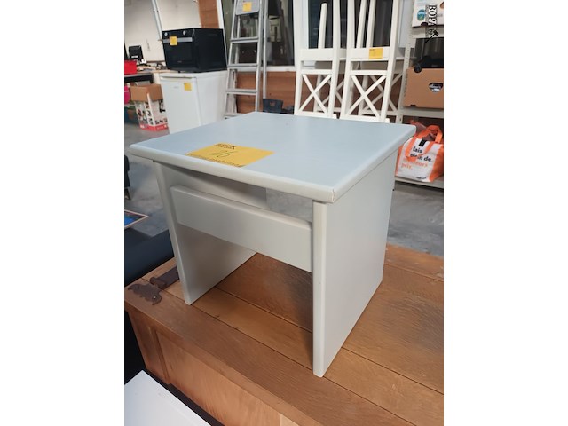 Lot 26 - bijzettafeltje - afbeelding 2 van  3
