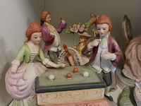 Lot 26 - biscuit beelden. 6 stuks - afbeelding 2 van  4