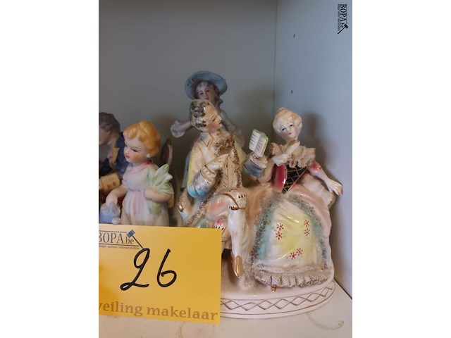 Lot 26 - biscuit beelden. 6 stuks - afbeelding 4 van  4