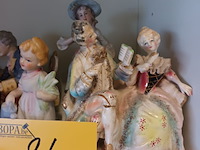 Lot 26 - biscuit beelden. 6 stuks - afbeelding 4 van  4
