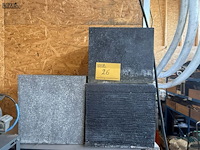 Lot 26 - bloembakken kubus polyester kunststof