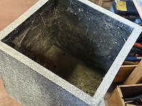 Lot 26 - bloembakken kubus polyester kunststof - afbeelding 4 van  4