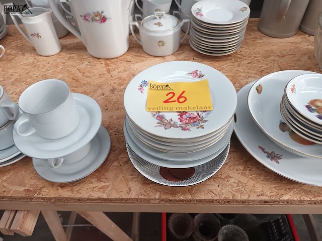 Lot 26 - borden en tassen. 20 stuks - afbeelding 1 van  5