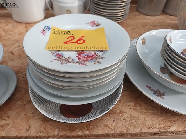 Lot 26 - borden en tassen. 20 stuks - afbeelding 4 van  5