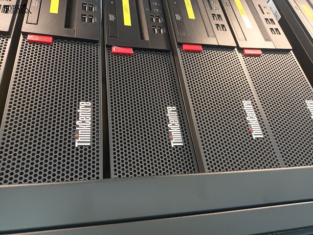 Lot 26 - desktop lenovo thinkcentre. 5 stuks - afbeelding 2 van  3