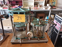 Lot 26 - didacta labo toestel antwerpen - afbeelding 1 van  6