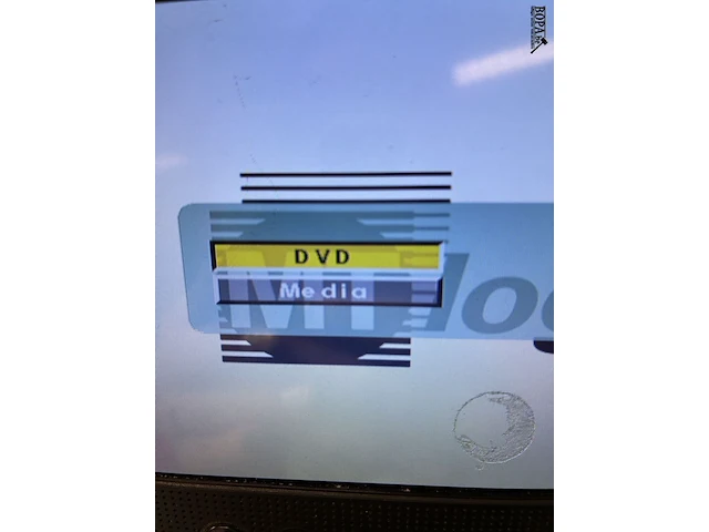 Lot 26 - draagbare dvd-speler - afbeelding 2 van  4