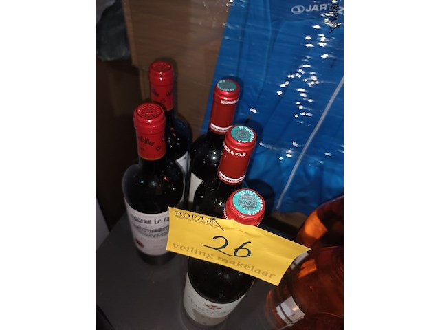 Lot 26 - flessen rode wijn pomerol. 5 stuks - afbeelding 2 van  4