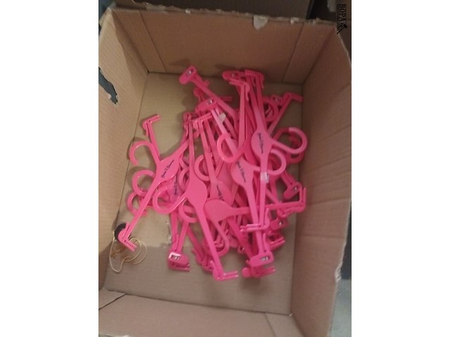 Lot 26 - gekleurde kleerhangers voor lingerie - afbeelding 2 van  3