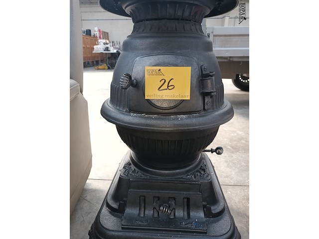 Lot 26 - gietijzeren kolenkachel - afbeelding 4 van  8