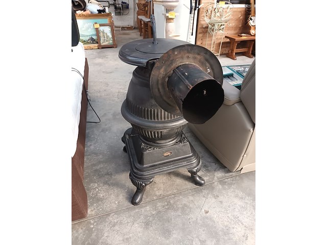 Lot 26 - gietijzeren kolenkachel - afbeelding 7 van  8