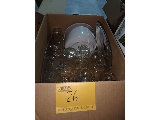 Lot 26 - glazen en schalen - afbeelding 1 van  3