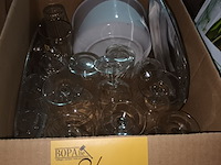 Lot 26 - glazen en schalen - afbeelding 1 van  3