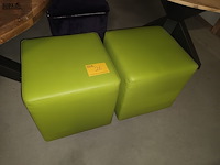 Lot 26 - groene zitkubus. 2 stuks - afbeelding 2 van  3