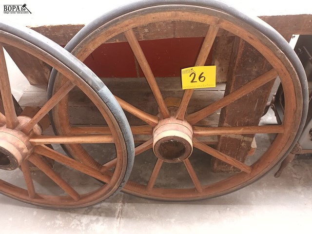 Lot 26 - karrewielen. 2 stuks - afbeelding 1 van  4