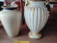 Lot 26 - klassieke vazen