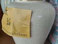 Lot 26 - klassieke vazen - afbeelding 2 van  4