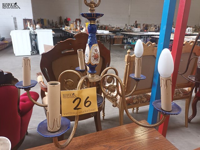 Lot 26 - luster koper met blauw porselein - afbeelding 1 van  4