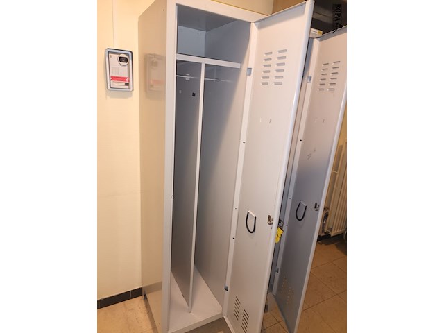 Lot 26 - metalen lockerkast - afbeelding 3 van  3