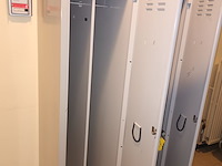 Lot 26 - metalen lockerkast - afbeelding 3 van  3