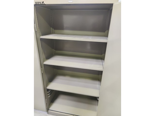 Lot 26 - metalen mewaf kast - afbeelding 2 van  3