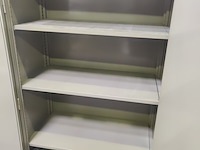 Lot 26 - metalen mewaf kast - afbeelding 2 van  3