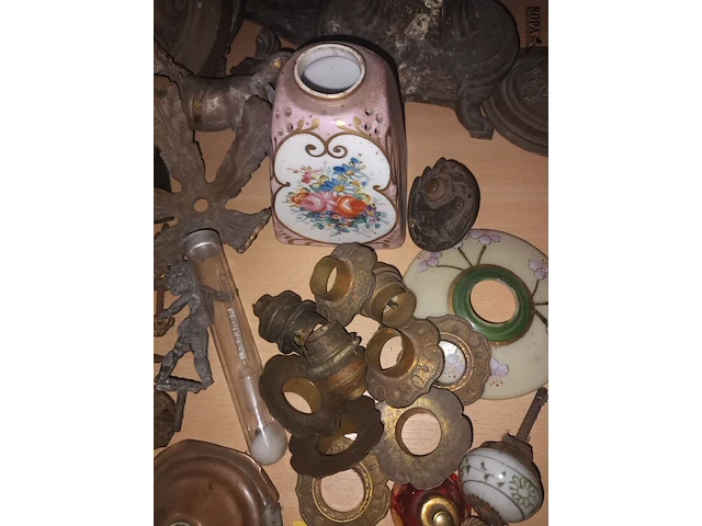 Lot 26 - onderdelen van antieke decoratie - afbeelding 6 van  6