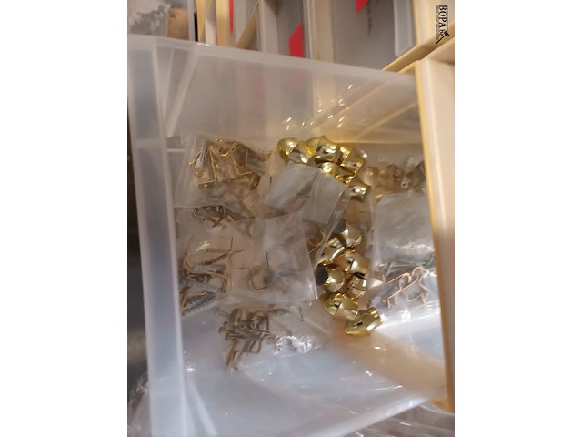 Lot 26 - onderdelen voor gordijn installatie - afbeelding 4 van  5