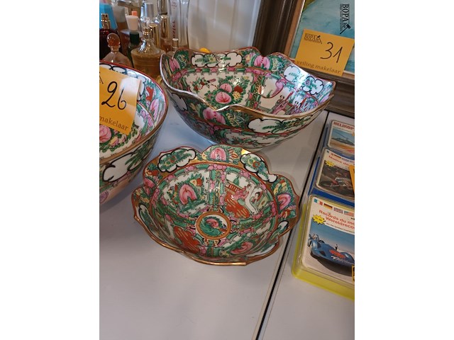 Lot 26 - oosterse kommen. 3 stuks - afbeelding 3 van  7