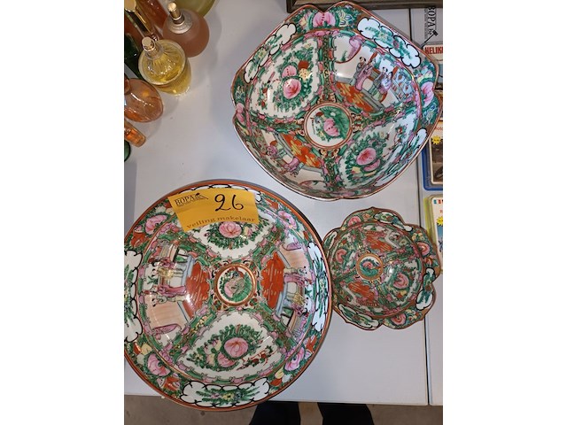 Lot 26 - oosterse kommen. 3 stuks - afbeelding 4 van  7