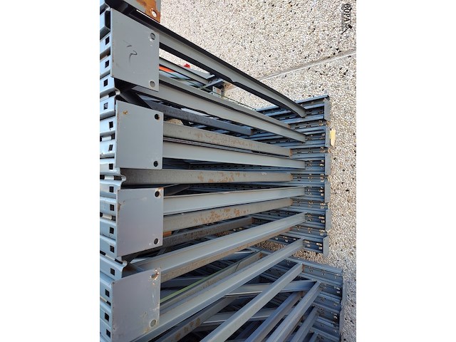 Lot 26 - palletstelling met 13 staanders - afbeelding 2 van  4