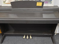 Lot 26 - piano werkend - afbeelding 1 van  4