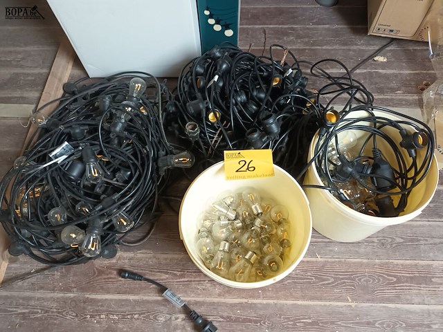 Lot 26 - prikkabels en lampen - afbeelding 1 van  6