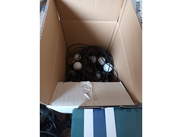 Lot 26 - prikkabels en lampen - afbeelding 5 van  6