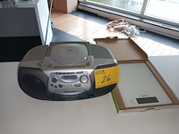 Lot 26 - radio en digitale weegschaal