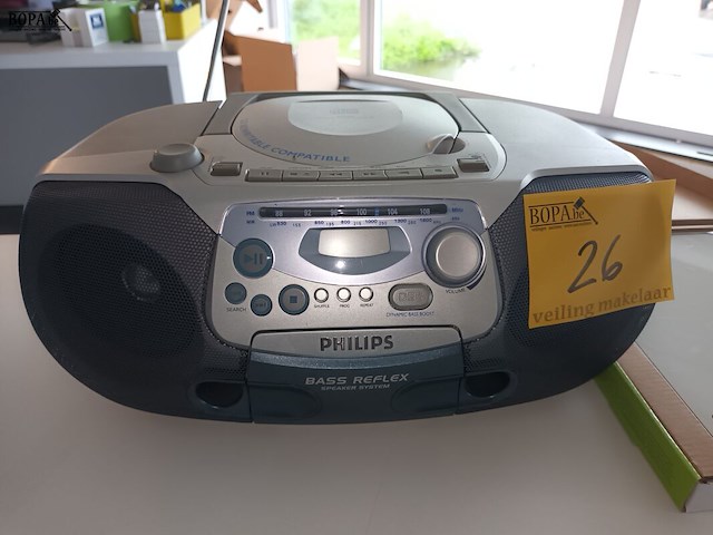 Lot 26 - radio en digitale weegschaal - afbeelding 2 van  4