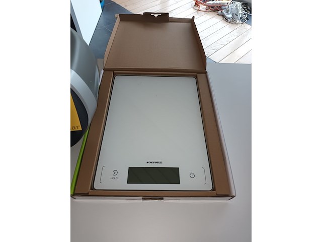 Lot 26 - radio en digitale weegschaal - afbeelding 3 van  4