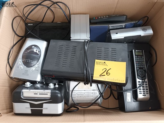 Lot 26 - radio’s en wekkerradio’s. 10 stuks - afbeelding 1 van  4