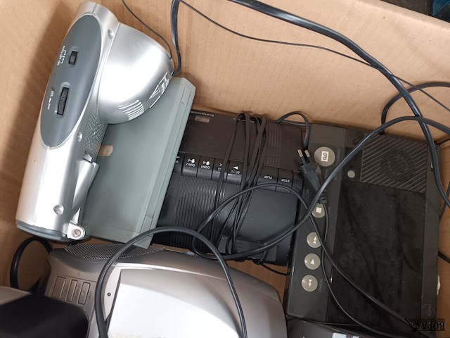 Lot 26 - radio’s en wekkerradio’s. 10 stuks - afbeelding 4 van  4