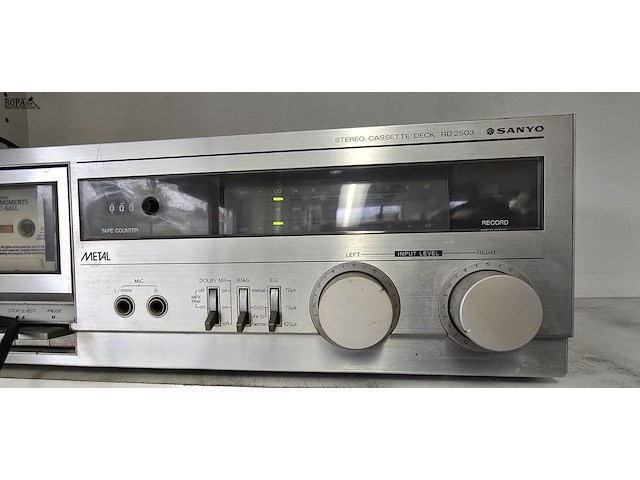 Lot 26 - sanyo stereo casette deck - afbeelding 2 van  3