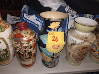 Lot 26 - vazen. 5 stuks - afbeelding 1 van  5