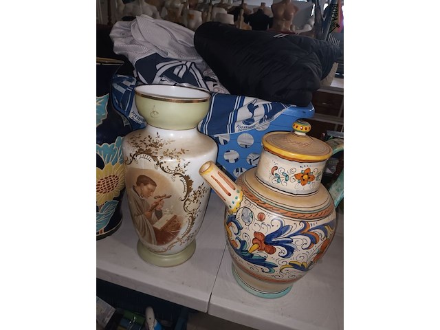 Lot 26 - vazen. 5 stuks - afbeelding 5 van  5