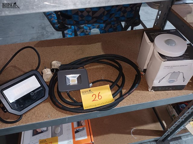 Lot 26 - verlichting en bewegingsdetectoren - afbeelding 1 van  3