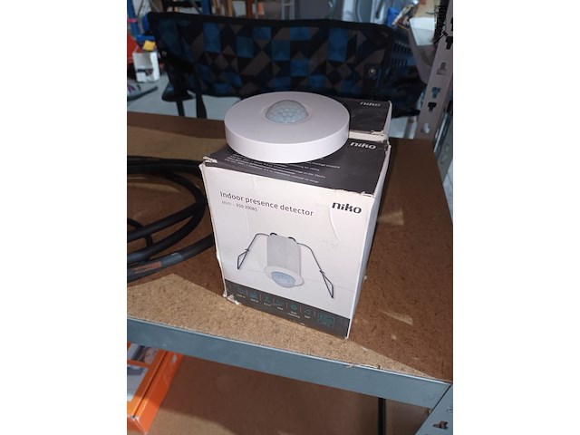 Lot 26 - verlichting en bewegingsdetectoren - afbeelding 3 van  3