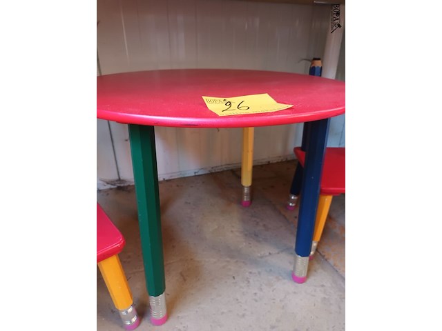 Lot 26 - vintage houten kindermeubelset - afbeelding 3 van  5
