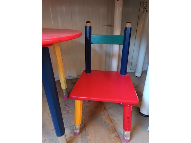 Lot 26 - vintage houten kindermeubelset - afbeelding 4 van  5